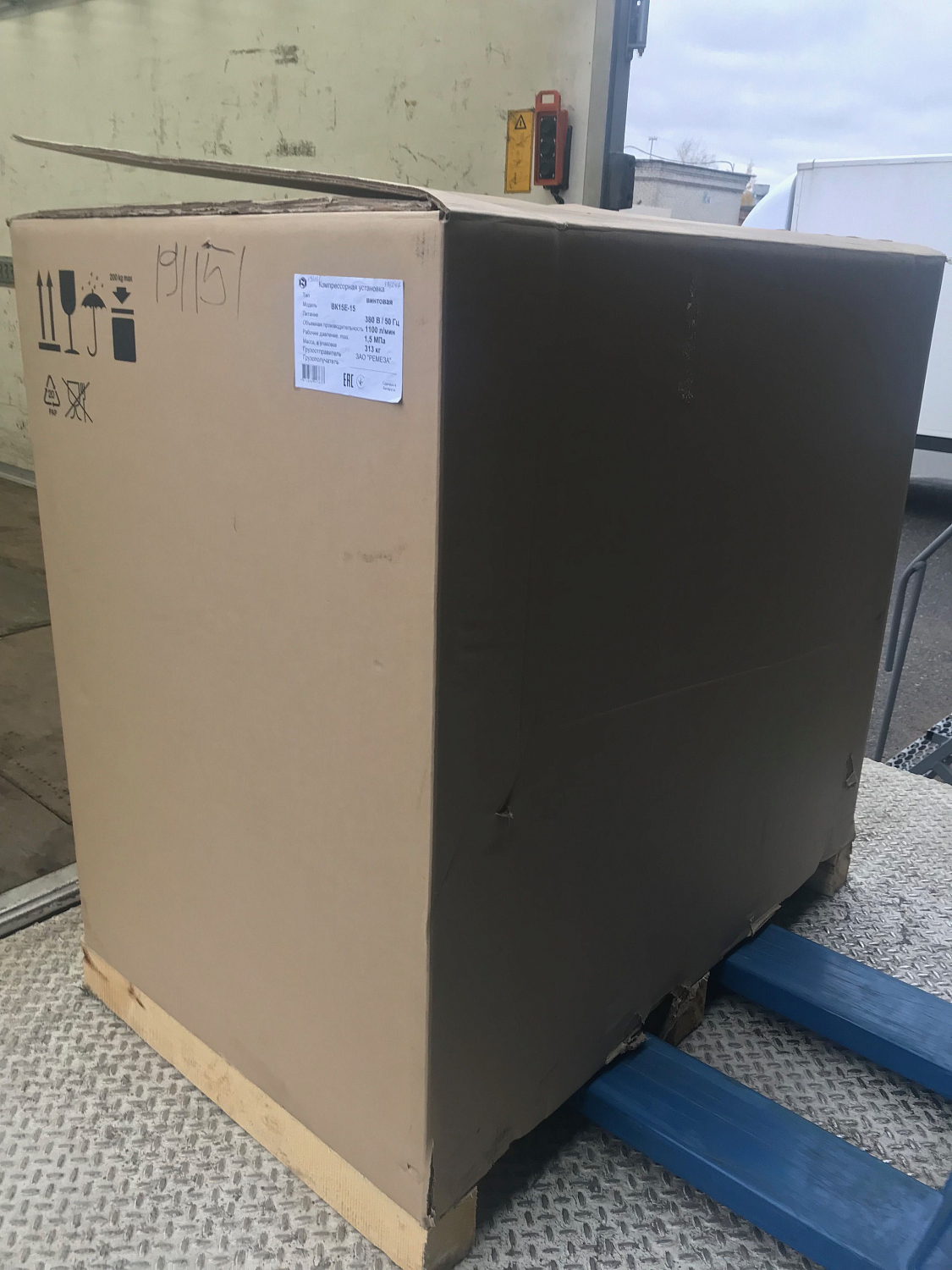 Отгрузка компрессора для мебельного производства