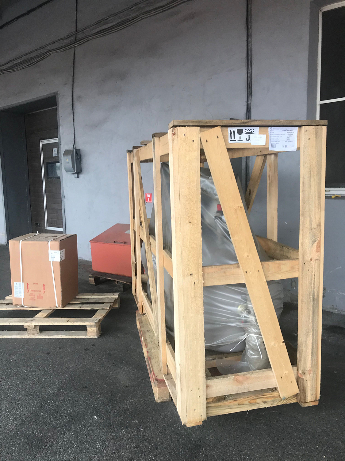 Филиал ВПК-Санкт-Петербург отгрузил поршневой компрессор и осушитель