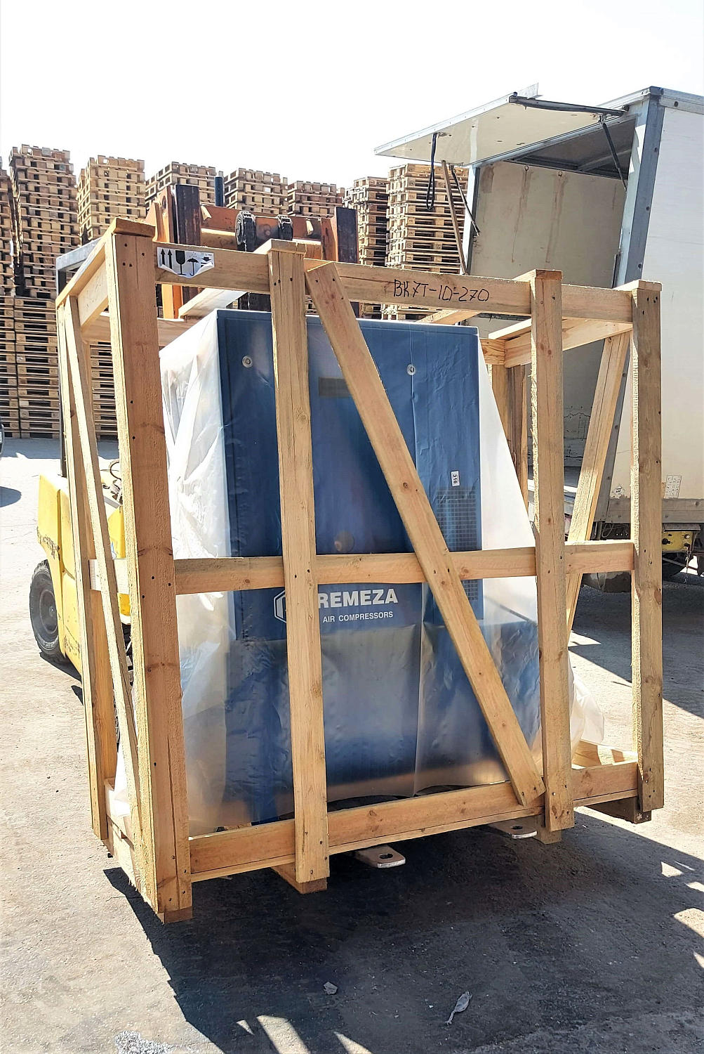 Отгрузка компрессора ВК7Т-10-270 для шиномонтажной мастерской в г. Крымск