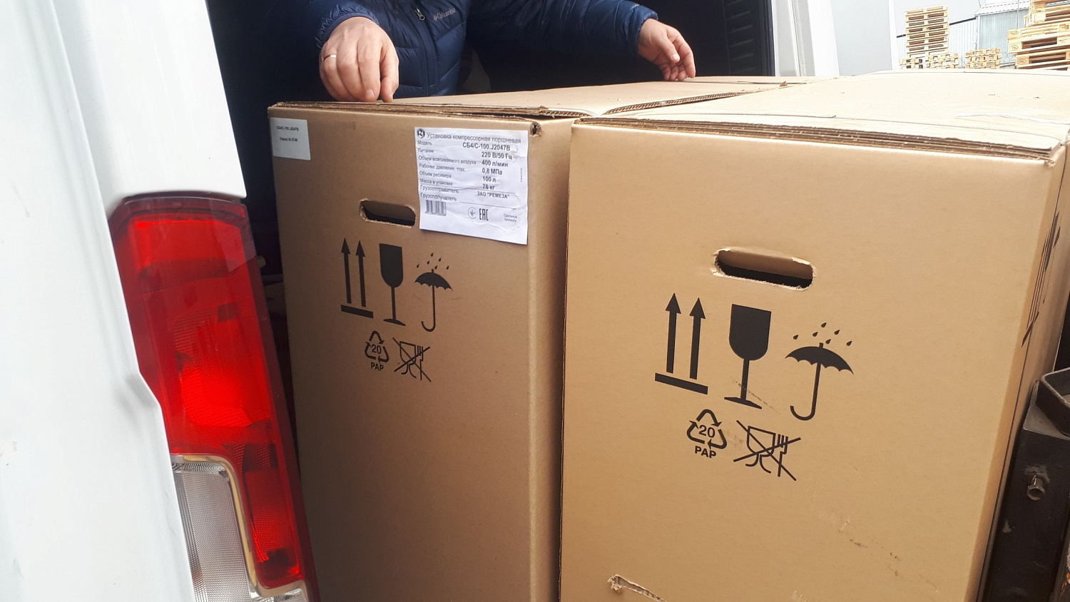 Отгрузка двух компрессоров для ремонтных работ