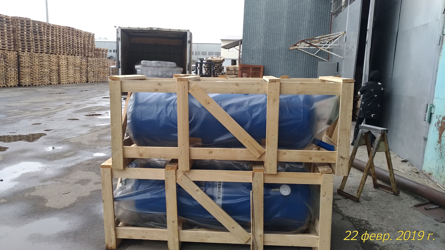 Отгрузка вертикальных ресиверов из Краснодара Отгрузка вертикальных ресиверов из Краснодара