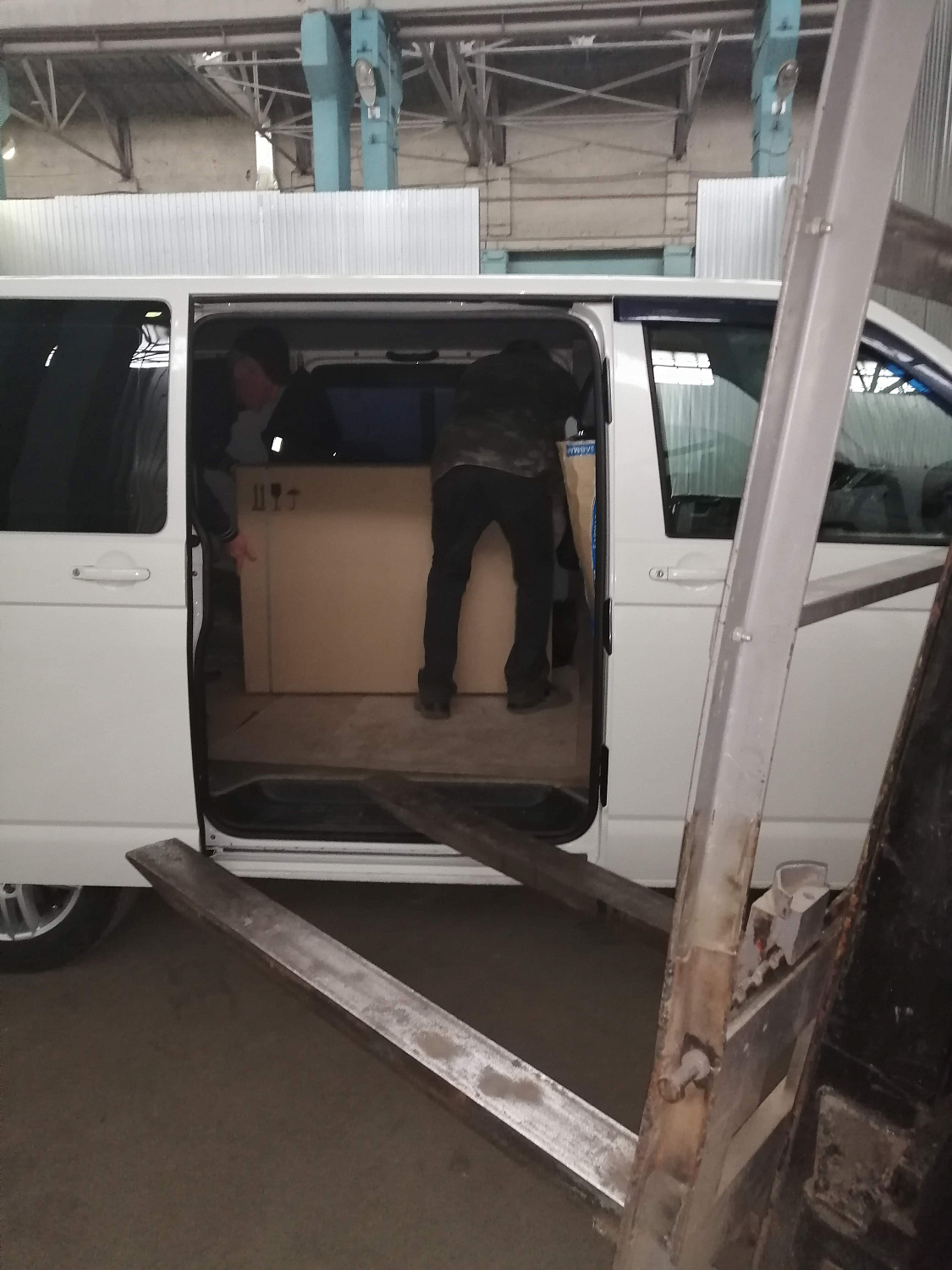 Отгрузка дилеру двух поршневых компрессоров