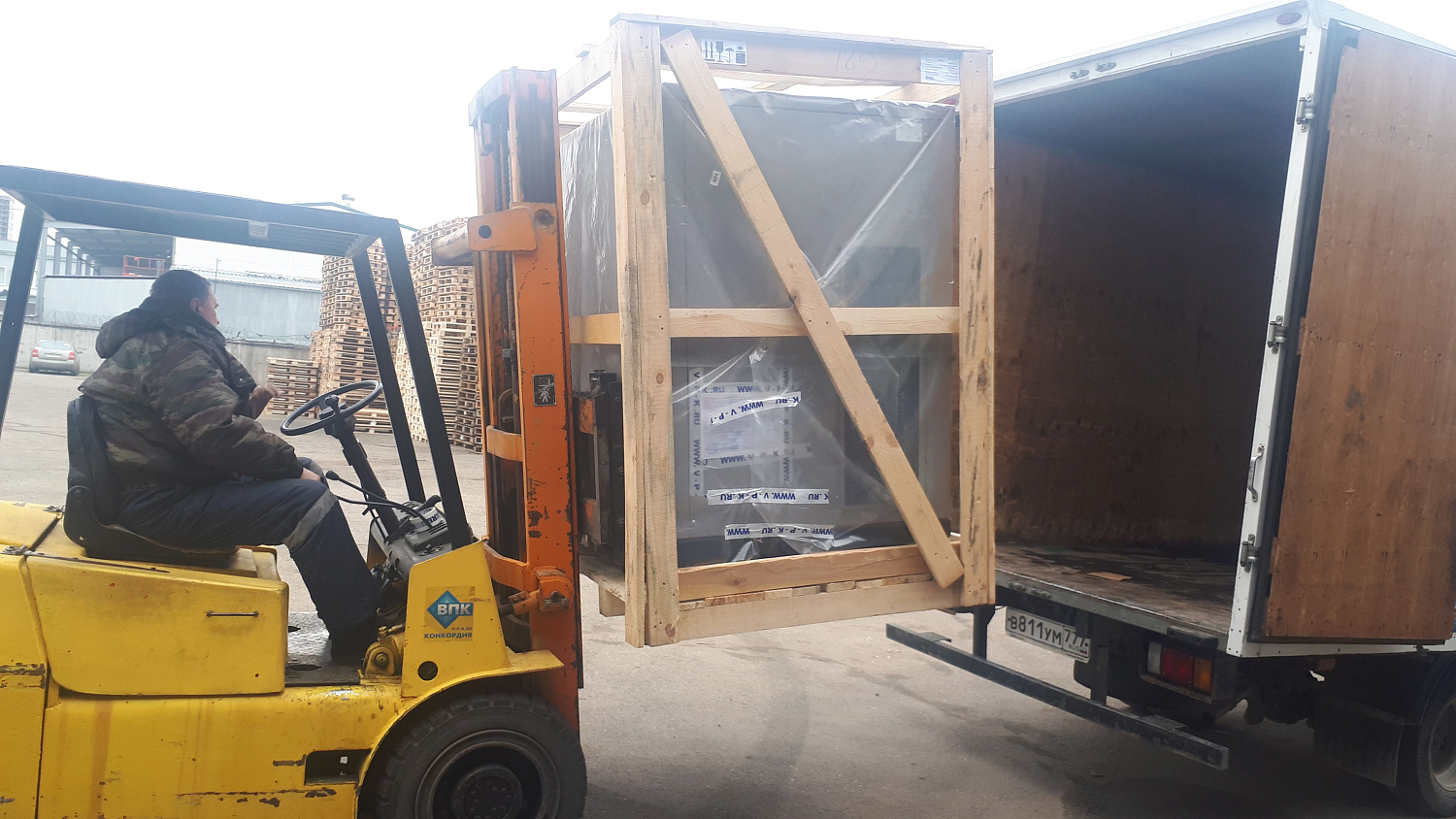 Огрузка винтового компрессора Zammer SK45-8 клиенту из Краснодара