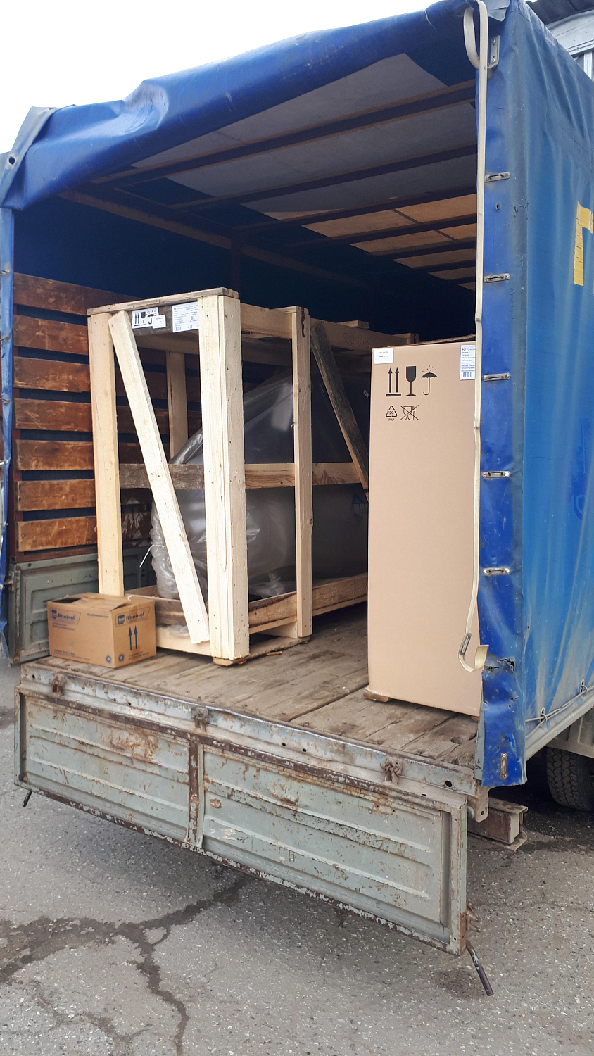 Отгрузка винтовых компрессоров со склада в Краснодаре